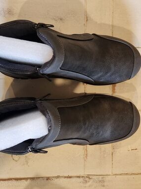 Easy street Women's Gray Slip-On Zip Leather Boots